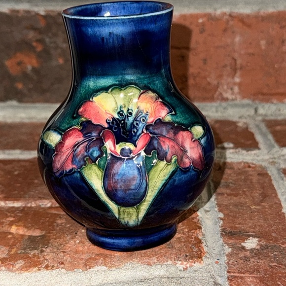 Moorcroft Pottery Small Blue Vase Iris/ Orchid Flower w/Label 4” tall - Picture 1 of 6